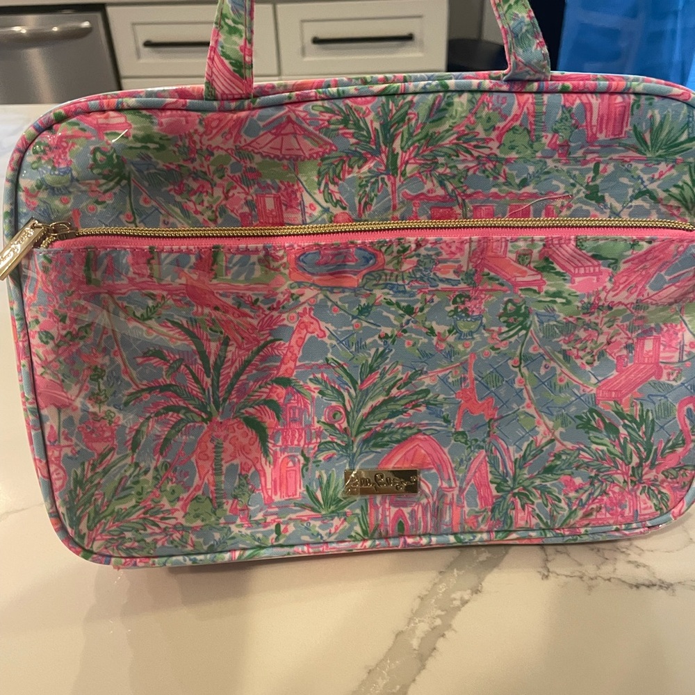 NWT Lilly Pulitzer flamingo beachey makeup case.
